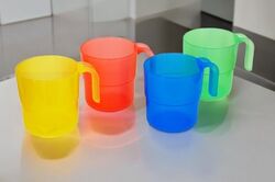 Plastové hrnky od tradičního českého výrobce INJETON PLAST
